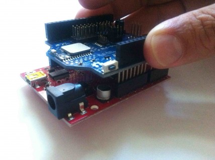 Attaching BLE Shield to Arduino board